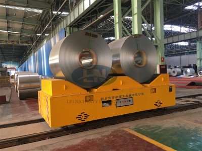 Cotxe de ferrocarril de baixa tensió