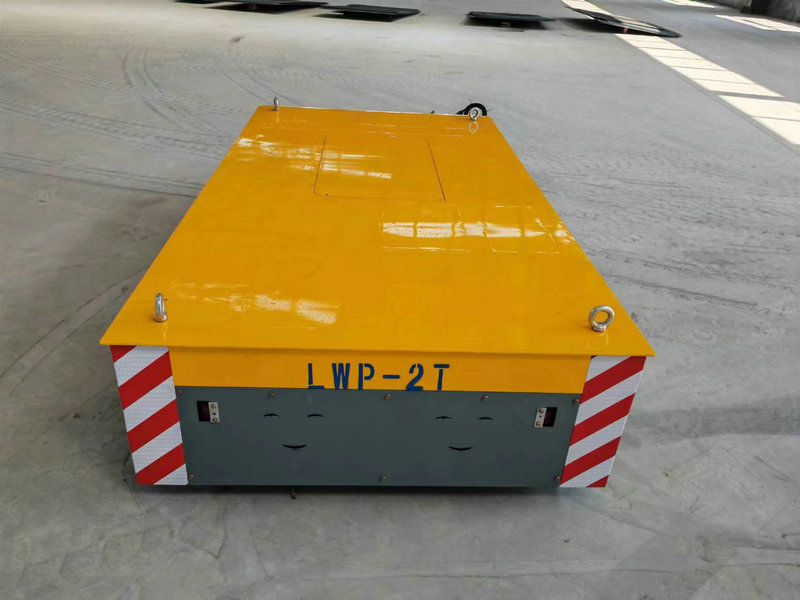 Trolley de trasllat sense pista per a la manipulació de motlles
