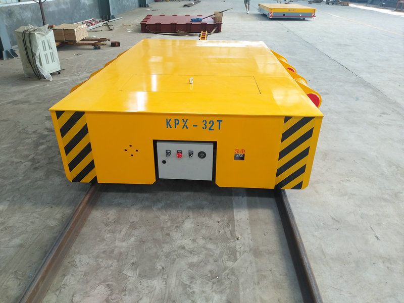 Trolley de 32 tones connectat al tractor