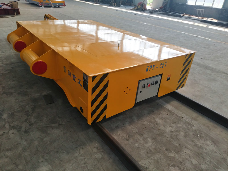 Trolley de 32 tones connectat al tractor
