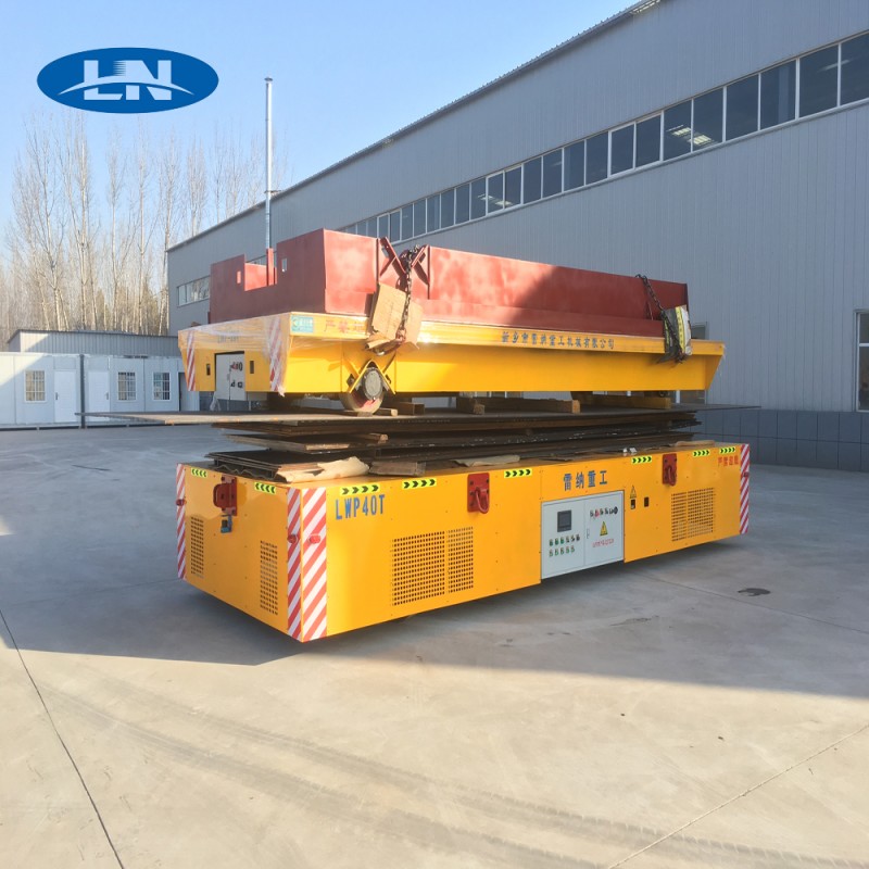 Com funciona un cotxe de transferència elèctrica sense pista